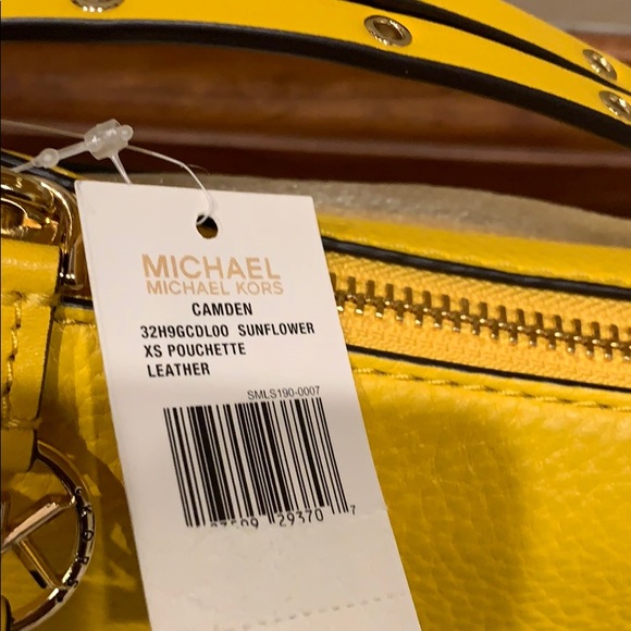 Michael Michael Kors CAMDEN SMALL POCHETTE NWT - Picture 5 of 8